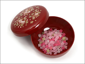 山中漆器 桜づくしボンボニエール ペア – 金沢金箔入りこんぺいとう付き★日本土産（みやげ）や記念品に！英語説明書つき